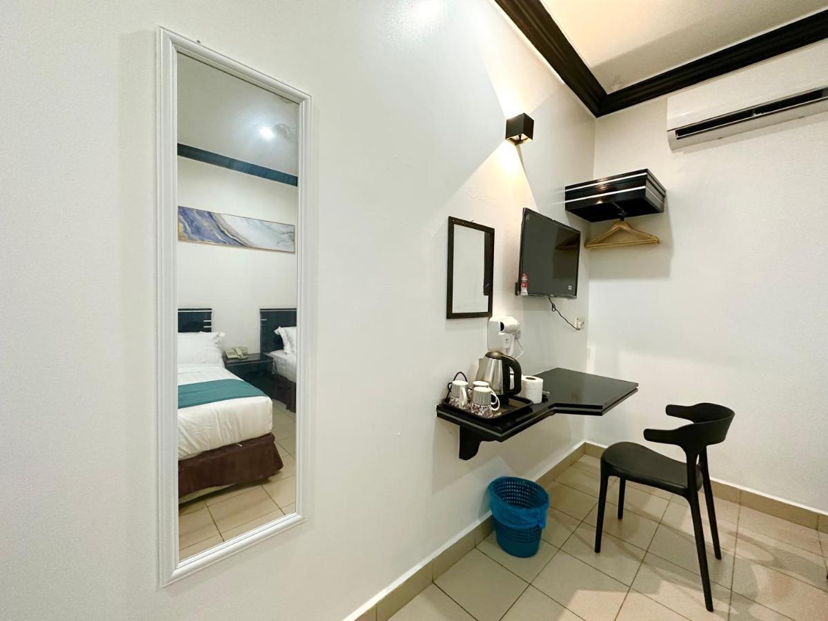 Hotel Tourist City Centre By Hotspot Essential Kota Kinabalu Exterior photo