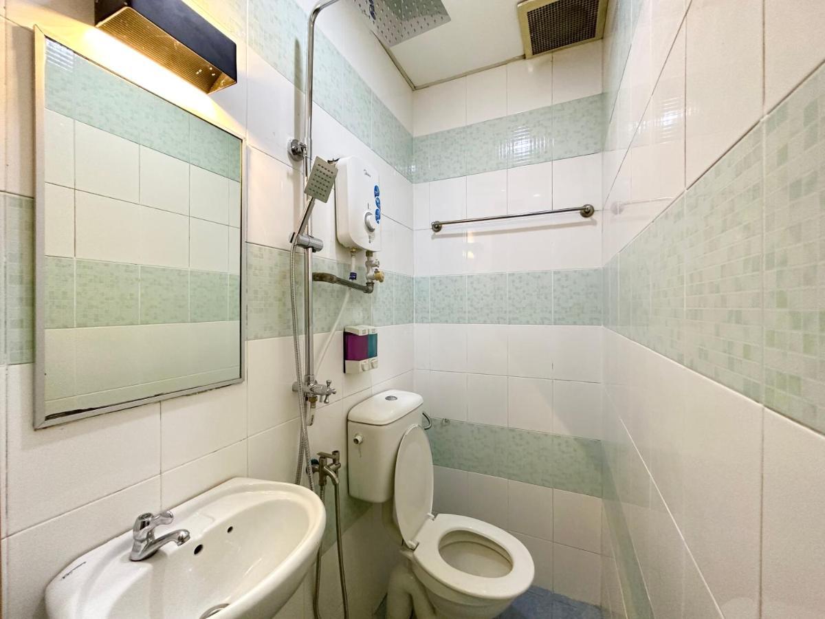 Hotel Tourist City Centre By Hotspot Essential Kota Kinabalu Exterior photo