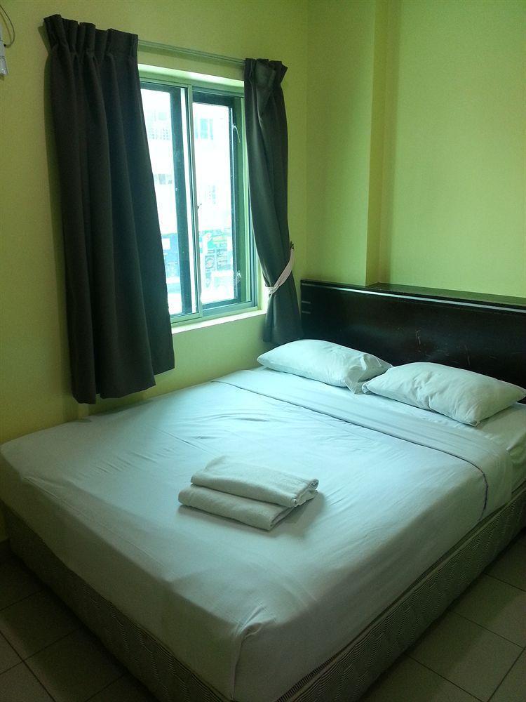 Hotel Tourist City Centre By Hotspot Essential Kota Kinabalu Exterior photo