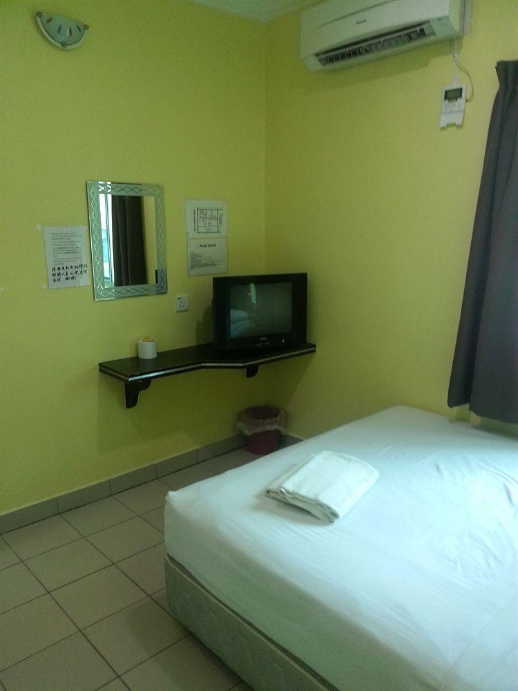 Hotel Tourist City Centre By Hotspot Essential Kota Kinabalu Exterior photo