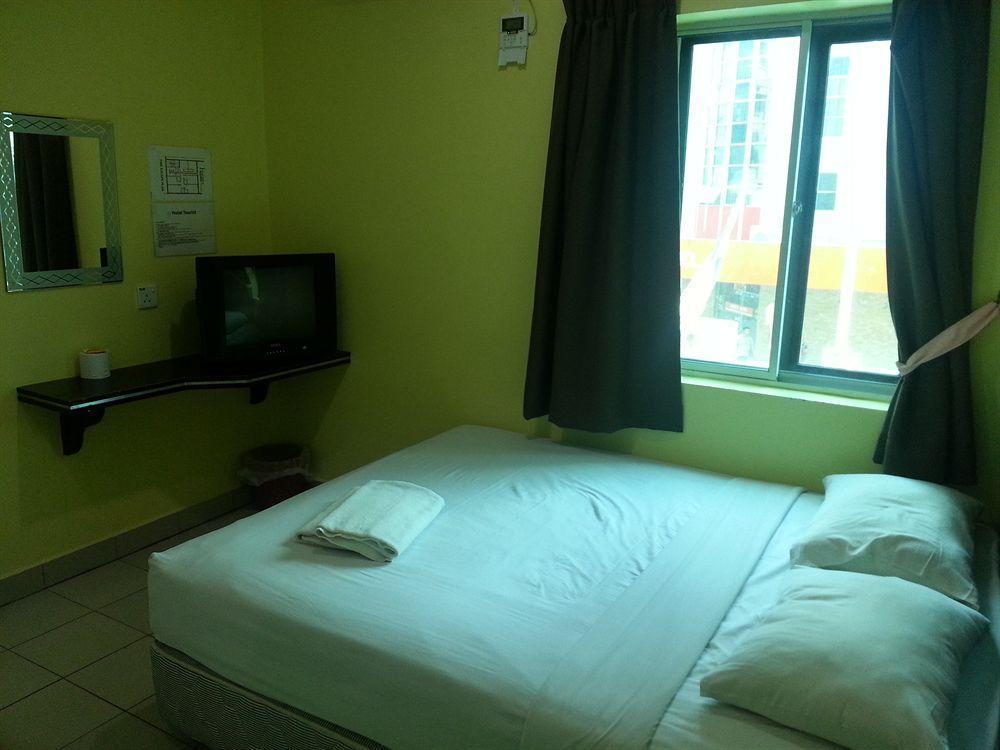 Hotel Tourist City Centre By Hotspot Essential Kota Kinabalu Exterior photo