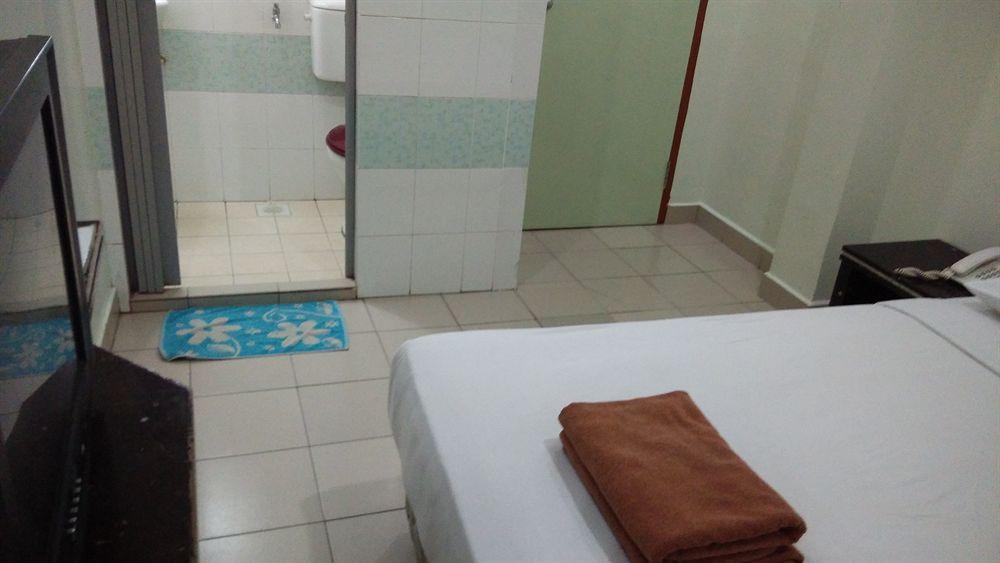 Hotel Tourist City Centre By Hotspot Essential Kota Kinabalu Exterior photo
