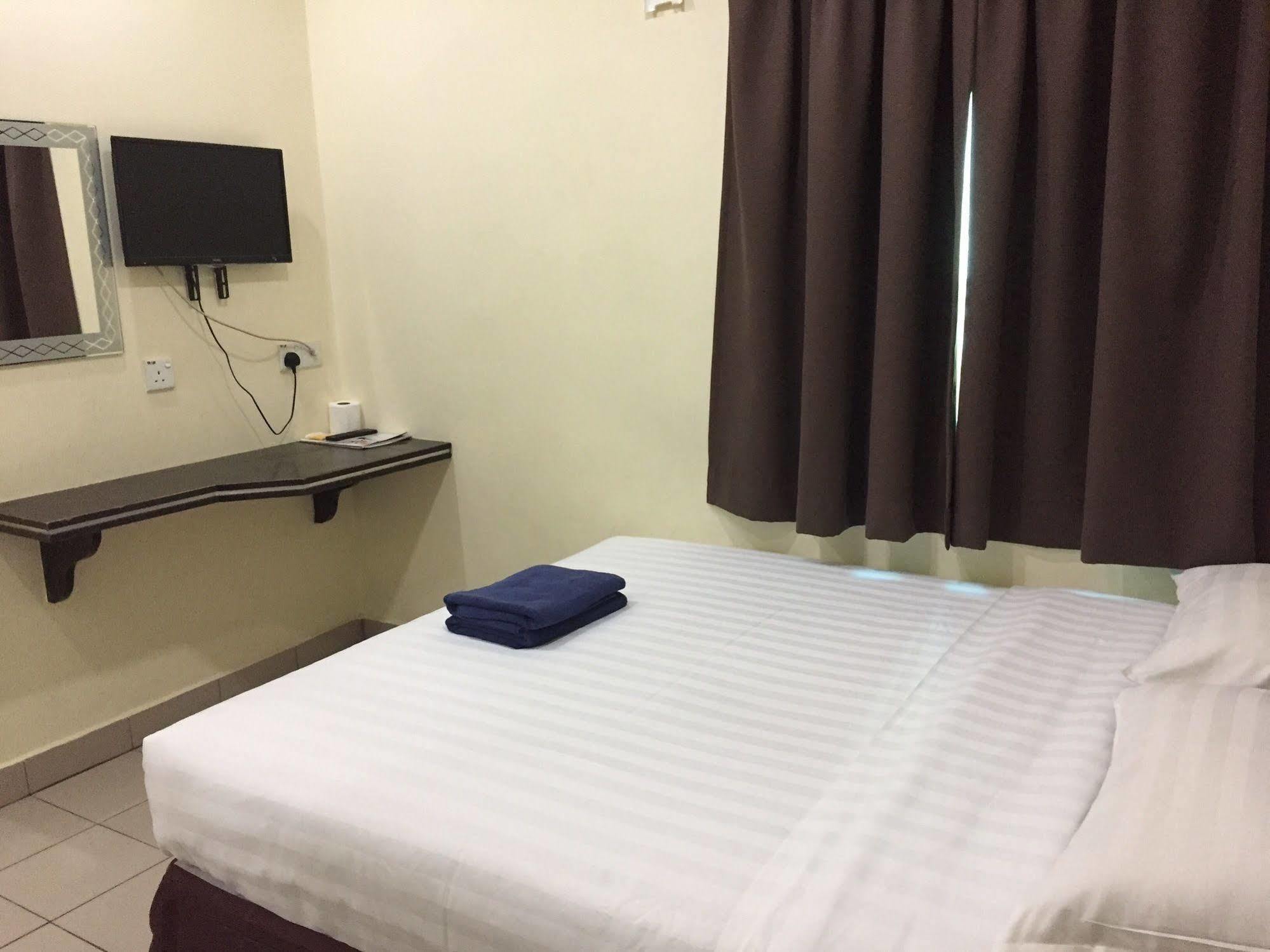 Hotel Tourist City Centre By Hotspot Essential Kota Kinabalu Exterior photo